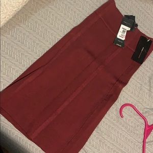 Bcbg skirt NWT maroon size s